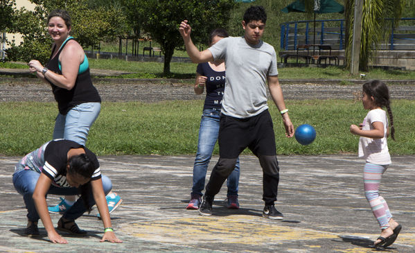Día de la Familia EPM - Suroeste
Día de la Familia EPM - Suroeste
Fecha: Agosto 27 de 2016
Para descargar esta fotografía en alta resolución, haga clic sobre la imagen hasta que la misma se despliegue en la pantalla completa; luego dé clic derecho y elija la opción "guardar imagen como". 
En caso de publicación por cualquier medio, solicitamos acompañarla del crédito: "Foto EPM"
Palabras clave: Día Familia EPM Suroeste