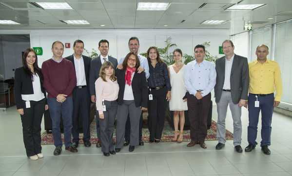 Firma de contrato de crédito EDC-EPM
Firma de contrato de crédito EDC-EPM
Fecha: Agosto 4 de 2016
Para descargar esta fotografía en alta resolución, haga clic sobre la imagen hasta que la misma se despliegue en la pantalla completa; luego dé clic derecho y elija la opción "guardar imagen como". 
En caso de publicación por cualquier medio, solicitamos acompañarla del crédito: "Foto EPM"
Palabras clave: Firma contrato crédito EDC EPM