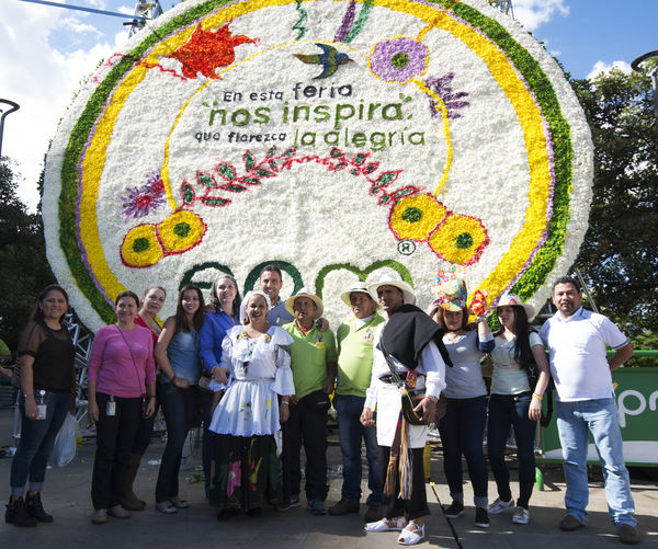 EPM en la Feria de las Flores 2016
EPM en la Feria de las Flores 2016
Fecha: Agosto 5 de 2016
Para descargar esta fotografía en alta resolución, haga clic sobre la imagen hasta que la misma se despliegue en la pantalla completa; luego dé clic derecho y elija la opción "guardar imagen como". 
En caso de publicación por cualquier medio, solicitamos acompañarla del crédito: "Foto EPM"
Palabras clave: Silleta EPM 2016