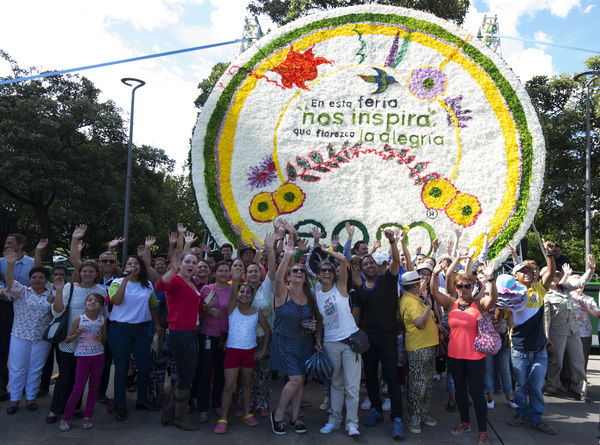 EPM en la Feria de las Flores 2016
EPM en la Feria de las Flores 2016
Fecha: Agosto 5 de 2016
Para descargar esta fotografía en alta resolución, haga clic sobre la imagen hasta que la misma se despliegue en la pantalla completa; luego dé clic derecho y elija la opción "guardar imagen como". 
En caso de publicación por cualquier medio, solicitamos acompañarla del crédito: "Foto EPM"
Palabras clave: Silleta EPM 2016