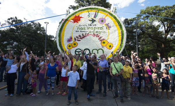 EPM en la Feria de las Flores 2016
EPM en la Feria de las Flores 2016
Fecha: Agosto 5 de 2016
Para descargar esta fotografía en alta resolución, haga clic sobre la imagen hasta que la misma se despliegue en la pantalla completa; luego dé clic derecho y elija la opción "guardar imagen como". 
En caso de publicación por cualquier medio, solicitamos acompañarla del crédito: "Foto EPM"
Palabras clave: Silleta EPM 2016