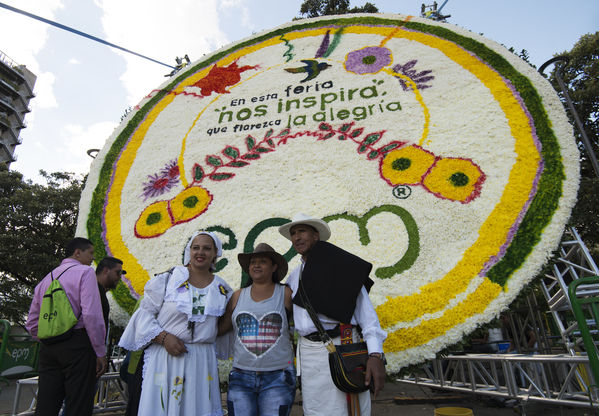 EPM en la Feria de las Flores 2016
EPM en la Feria de las Flores 2016
Fecha: Agosto 5 de 2016
Para descargar esta fotografía en alta resolución, haga clic sobre la imagen hasta que la misma se despliegue en la pantalla completa; luego dé clic derecho y elija la opción "guardar imagen como". 
En caso de publicación por cualquier medio, solicitamos acompañarla del crédito: "Foto EPM"
Palabras clave: Silleta EPM 2016