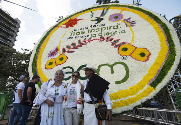 EPM en la Feria de las Flores 2016
EPM en la Feria de las Flores 2016
Fecha: Agosto 5 de 2016
Para descargar esta fotografía en alta resolución, haga clic sobre la imagen hasta que la misma se despliegue en la pantalla completa; luego dé clic derecho y elija la opción "guardar imagen como". 
En caso de publicación por cualquier medio, solicitamos acompañarla del crédito: "Foto EPM"
Palabras clave: Silleta EPM 2016