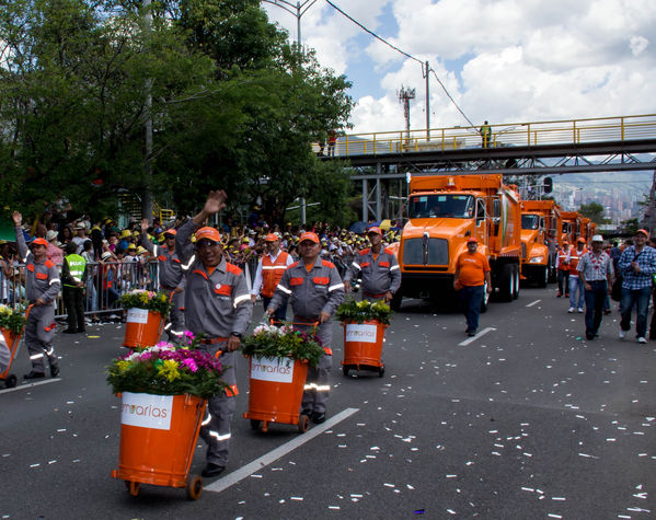 Desfile de silleteros
Desfile de silleteros
Fecha: Agosto 10 de 2014
Para descargar esta fotografía en alta resolución, haga clic sobre la imagen hasta que la misma se despliegue en la pantalla completa; luego dé clic derecho y elija la opción "guardar imagen como". 
En caso de publicación por cualquier medio, solicitamos acompañarla del crédito: "Foto EPM"
Palabras clave: Desfile silleteros