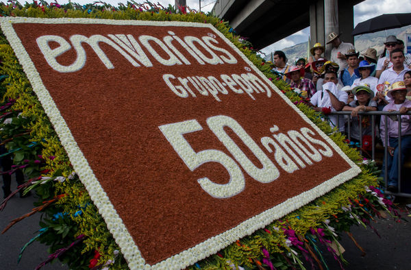 Desfile de silleteros
Desfile de silleteros
Fecha: Agosto 10 de 2014
Para descargar esta fotografía en alta resolución, haga clic sobre la imagen hasta que la misma se despliegue en la pantalla completa; luego dé clic derecho y elija la opción "guardar imagen como". 
En caso de publicación por cualquier medio, solicitamos acompañarla del crédito: "Foto EPM"
Palabras clave: Desfile silleteros