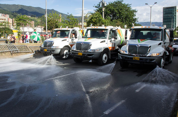 Desfile de silleteros
Desfile de silleteros
Fecha: Agosto 10 de 2014
Para descargar esta fotografía en alta resolución, haga clic sobre la imagen hasta que la misma se despliegue en la pantalla completa; luego dé clic derecho y elija la opción "guardar imagen como". 
En caso de publicación por cualquier medio, solicitamos acompañarla del crédito: "Foto EPM"
Palabras clave: Desfile silleteros