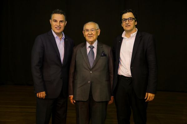 Evento central EPM 60 años 
Evento central EPM 60 años        
Fecha: Agosto 12 de 2015. Lugar: Medellín – Teatro Metropolitano
Para descargar esta fotografía en alta resolución, haga clic sobre la imagen hasta que la misma se despliegue en la pantalla completa; luego dé clic derecho y elija la opción "guardar imagen como". 
En caso de publicación por cualquier medio, solicitamos acompañarla del crédito: "Foto EPM"
Palabras clave: Evento central EPM 60 años