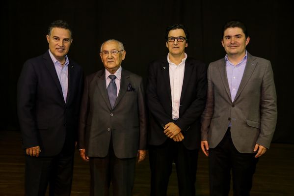 Evento central EPM 60 años 
Evento central EPM 60 años        
Fecha: Agosto 12 de 2015. Lugar: Medellín – Teatro Metropolitano
Para descargar esta fotografía en alta resolución, haga clic sobre la imagen hasta que la misma se despliegue en la pantalla completa; luego dé clic derecho y elija la opción "guardar imagen como". 
En caso de publicación por cualquier medio, solicitamos acompañarla del crédito: "Foto EPM"
Palabras clave: Evento central EPM 60 años