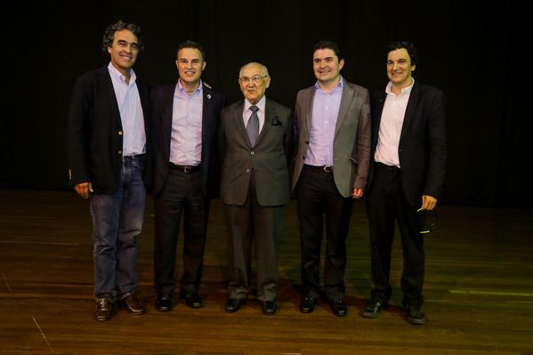 Evento central EPM 60 años 
Evento central EPM 60 años        
Fecha: Agosto 12 de 2015. Lugar: Medellín – Teatro Metropolitano
Para descargar esta fotografía en alta resolución, haga clic sobre la imagen hasta que la misma se despliegue en la pantalla completa; luego dé clic derecho y elija la opción "guardar imagen como". 
En caso de publicación por cualquier medio, solicitamos acompañarla del crédito: "Foto EPM"
Palabras clave: Evento central EPM 60 años