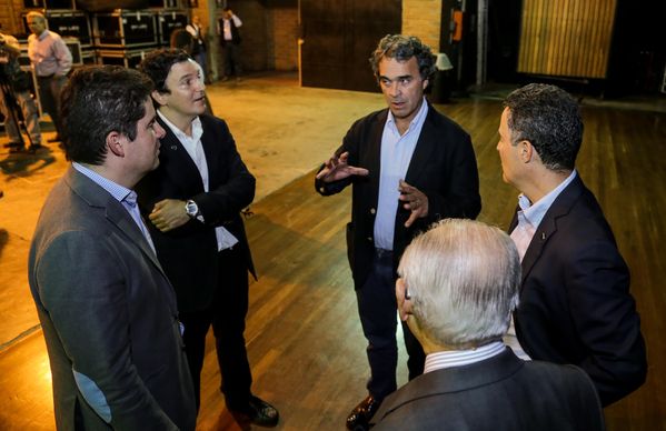 Evento central EPM 60 años 
Evento central EPM 60 años        
Fecha: Agosto 12 de 2015. Lugar: Medellín – Teatro Metropolitano
Para descargar esta fotografía en alta resolución, haga clic sobre la imagen hasta que la misma se despliegue en la pantalla completa; luego dé clic derecho y elija la opción "guardar imagen como". 
En caso de publicación por cualquier medio, solicitamos acompañarla del crédito: "Foto EPM"
Palabras clave: Evento central EPM 60 años