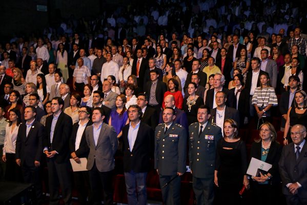 Evento central EPM 60 años 
Evento central EPM 60 años        
Fecha: Agosto 12 de 2015. Lugar: Medellín – Teatro Metropolitano
Para descargar esta fotografía en alta resolución, haga clic sobre la imagen hasta que la misma se despliegue en la pantalla completa; luego dé clic derecho y elija la opción "guardar imagen como". 
En caso de publicación por cualquier medio, solicitamos acompañarla del crédito: "Foto EPM"
Palabras clave: Evento central EPM 60 años