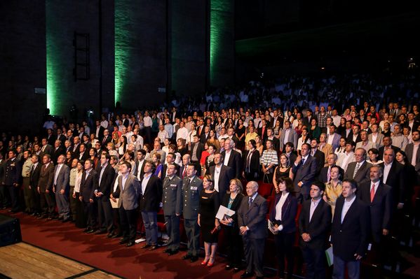 Evento central EPM 60 años 
Evento central EPM 60 años        
Fecha: Agosto 12 de 2015. Lugar: Medellín – Teatro Metropolitano
Para descargar esta fotografía en alta resolución, haga clic sobre la imagen hasta que la misma se despliegue en la pantalla completa; luego dé clic derecho y elija la opción "guardar imagen como". 
En caso de publicación por cualquier medio, solicitamos acompañarla del crédito: "Foto EPM"
Palabras clave: Evento central EPM 60 años
