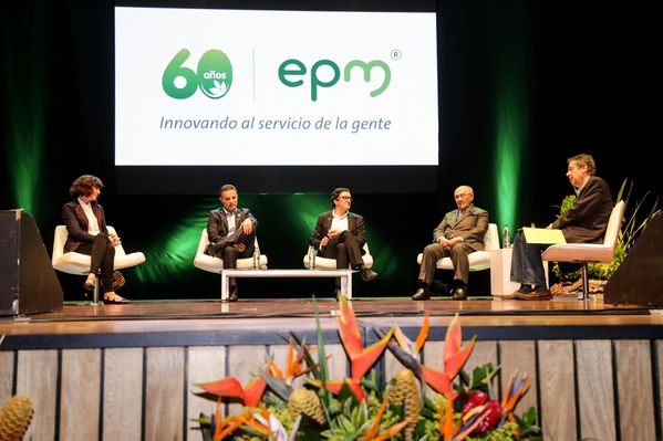 Evento central EPM 60 años 
Evento central EPM 60 años        
Fecha: Agosto 12 de 2015. Lugar: Medellín – Teatro Metropolitano
Para descargar esta fotografía en alta resolución, haga clic sobre la imagen hasta que la misma se despliegue en la pantalla completa; luego dé clic derecho y elija la opción "guardar imagen como". 
En caso de publicación por cualquier medio, solicitamos acompañarla del crédito: "Foto EPM"
Palabras clave: Evento central EPM 60 años