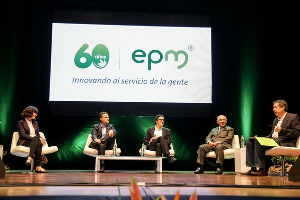 Evento central EPM 60 años 
Evento central EPM 60 años        
Fecha: Agosto 12 de 2015. Lugar: Medellín – Teatro Metropolitano
Para descargar esta fotografía en alta resolución, haga clic sobre la imagen hasta que la misma se despliegue en la pantalla completa; luego dé clic derecho y elija la opción "guardar imagen como". 
En caso de publicación por cualquier medio, solicitamos acompañarla del crédito: "Foto EPM"
Palabras clave: Evento central EPM 60 años