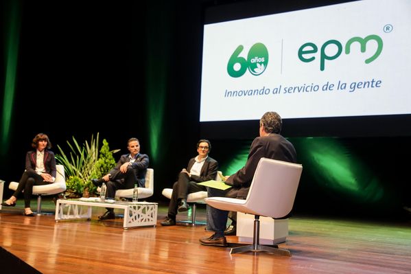 Evento central EPM 60 años 
Evento central EPM 60 años        
Fecha: Agosto 12 de 2015. Lugar: Medellín – Teatro Metropolitano
Para descargar esta fotografía en alta resolución, haga clic sobre la imagen hasta que la misma se despliegue en la pantalla completa; luego dé clic derecho y elija la opción "guardar imagen como". 
En caso de publicación por cualquier medio, solicitamos acompañarla del crédito: "Foto EPM"
Palabras clave: Evento central EPM 60 años