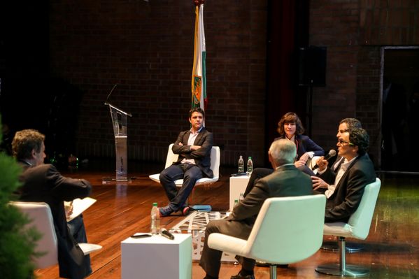 Evento central EPM 60 años 
Evento central EPM 60 años        
Fecha: Agosto 12 de 2015. Lugar: Medellín – Teatro Metropolitano
Para descargar esta fotografía en alta resolución, haga clic sobre la imagen hasta que la misma se despliegue en la pantalla completa; luego dé clic derecho y elija la opción "guardar imagen como". 
En caso de publicación por cualquier medio, solicitamos acompañarla del crédito: "Foto EPM"
Palabras clave: Evento central EPM 60 años