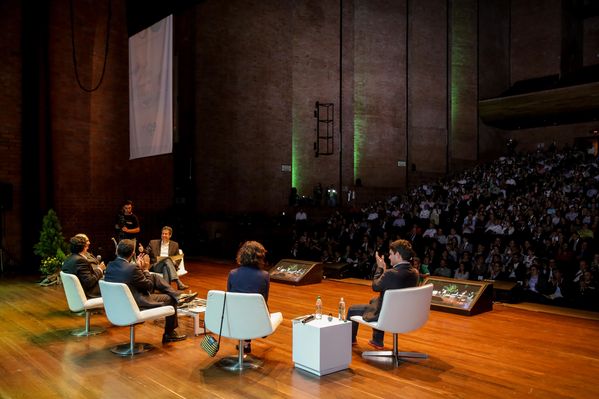 Evento central EPM 60 años 
Evento central EPM 60 años        
Fecha: Agosto 12 de 2015. Lugar: Medellín – Teatro Metropolitano
Para descargar esta fotografía en alta resolución, haga clic sobre la imagen hasta que la misma se despliegue en la pantalla completa; luego dé clic derecho y elija la opción "guardar imagen como". 
En caso de publicación por cualquier medio, solicitamos acompañarla del crédito: "Foto EPM"
Palabras clave: Evento central EPM 60 años