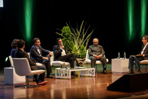 Evento central EPM 60 años 
Evento central EPM 60 años        
Fecha: Agosto 12 de 2015. Lugar: Medellín – Teatro Metropolitano
Para descargar esta fotografía en alta resolución, haga clic sobre la imagen hasta que la misma se despliegue en la pantalla completa; luego dé clic derecho y elija la opción "guardar imagen como". 
En caso de publicación por cualquier medio, solicitamos acompañarla del crédito: "Foto EPM"
Palabras clave: Evento central EPM 60 años