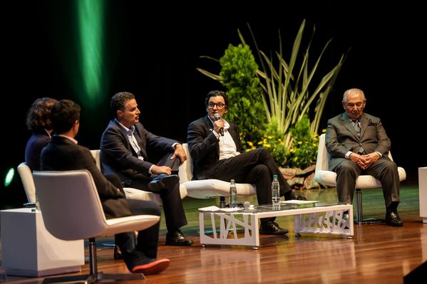 Evento central EPM 60 años 
Evento central EPM 60 años        
Fecha: Agosto 12 de 2015. Lugar: Medellín – Teatro Metropolitano
Para descargar esta fotografía en alta resolución, haga clic sobre la imagen hasta que la misma se despliegue en la pantalla completa; luego dé clic derecho y elija la opción "guardar imagen como". 
En caso de publicación por cualquier medio, solicitamos acompañarla del crédito: "Foto EPM"
Palabras clave: Evento central EPM 60 años