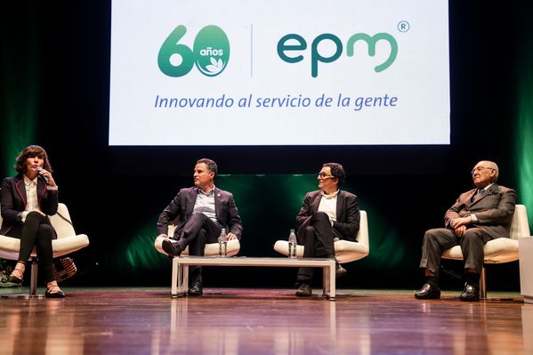 Evento central EPM 60 años 
Evento central EPM 60 años        
Fecha: Agosto 12 de 2015. Lugar: Medellín – Teatro Metropolitano
Para descargar esta fotografía en alta resolución, haga clic sobre la imagen hasta que la misma se despliegue en la pantalla completa; luego dé clic derecho y elija la opción "guardar imagen como". 
En caso de publicación por cualquier medio, solicitamos acompañarla del crédito: "Foto EPM"
Palabras clave: Evento central EPM 60 años