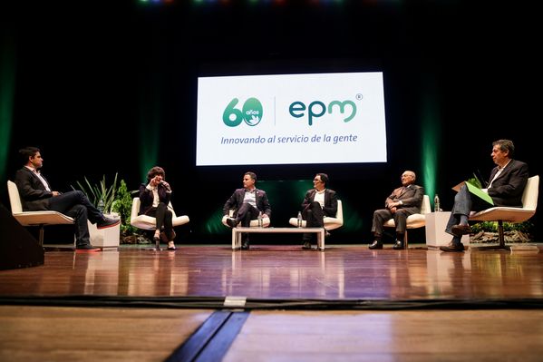 Evento central EPM 60 años 
Evento central EPM 60 años        
Fecha: Agosto 12 de 2015. Lugar: Medellín – Teatro Metropolitano
Para descargar esta fotografía en alta resolución, haga clic sobre la imagen hasta que la misma se despliegue en la pantalla completa; luego dé clic derecho y elija la opción "guardar imagen como". 
En caso de publicación por cualquier medio, solicitamos acompañarla del crédito: "Foto EPM"
Palabras clave: Evento central EPM 60 años