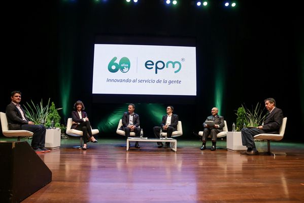 Evento central EPM 60 años 
Evento central EPM 60 años        
Fecha: Agosto 12 de 2015. Lugar: Medellín – Teatro Metropolitano
Para descargar esta fotografía en alta resolución, haga clic sobre la imagen hasta que la misma se despliegue en la pantalla completa; luego dé clic derecho y elija la opción "guardar imagen como". 
En caso de publicación por cualquier medio, solicitamos acompañarla del crédito: "Foto EPM"
Palabras clave: Evento central EPM 60 años
