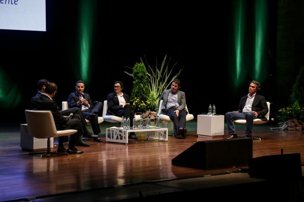 Evento central EPM 60 años 
Evento central EPM 60 años        
Fecha: Agosto 12 de 2015. Lugar: Medellín – Teatro Metropolitano
Para descargar esta fotografía en alta resolución, haga clic sobre la imagen hasta que la misma se despliegue en la pantalla completa; luego dé clic derecho y elija la opción "guardar imagen como". 
En caso de publicación por cualquier medio, solicitamos acompañarla del crédito: "Foto EPM"
Palabras clave: Evento central EPM 60 años