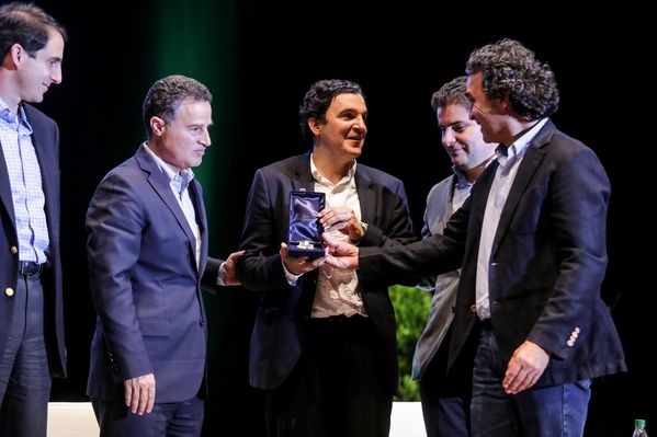 Evento central EPM 60 años 
Evento central EPM 60 años        
Fecha: Agosto 12 de 2015. Lugar: Medellín – Teatro Metropolitano
Para descargar esta fotografía en alta resolución, haga clic sobre la imagen hasta que la misma se despliegue en la pantalla completa; luego dé clic derecho y elija la opción "guardar imagen como". 
En caso de publicación por cualquier medio, solicitamos acompañarla del crédito: "Foto EPM"
Palabras clave: Evento central EPM 60 años