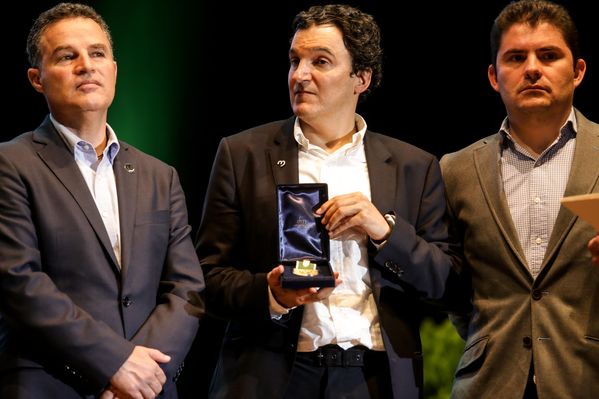 Evento central EPM 60 años 
Evento central EPM 60 años        
Fecha: Agosto 12 de 2015. Lugar: Medellín – Teatro Metropolitano
Para descargar esta fotografía en alta resolución, haga clic sobre la imagen hasta que la misma se despliegue en la pantalla completa; luego dé clic derecho y elija la opción "guardar imagen como". 
En caso de publicación por cualquier medio, solicitamos acompañarla del crédito: "Foto EPM"
Palabras clave: Evento central EPM 60 años