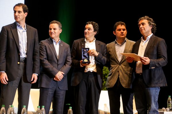 Evento central EPM 60 años 
Evento central EPM 60 años        
Fecha: Agosto 12 de 2015. Lugar: Medellín – Teatro Metropolitano
Para descargar esta fotografía en alta resolución, haga clic sobre la imagen hasta que la misma se despliegue en la pantalla completa; luego dé clic derecho y elija la opción "guardar imagen como". 
En caso de publicación por cualquier medio, solicitamos acompañarla del crédito: "Foto EPM"
Palabras clave: Evento central EPM 60 años
