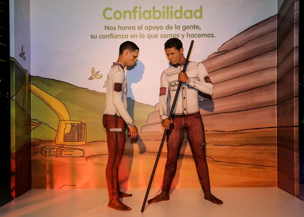 Evento central EPM 60 años 
Evento central EPM 60 años        
Fecha: Agosto 12 de 2015. Lugar: Medellín – Teatro Metropolitano
Para descargar esta fotografía en alta resolución, haga clic sobre la imagen hasta que la misma se despliegue en la pantalla completa; luego dé clic derecho y elija la opción "guardar imagen como". 
En caso de publicación por cualquier medio, solicitamos acompañarla del crédito: "Foto EPM"
Palabras clave: Evento central EPM 60 años
