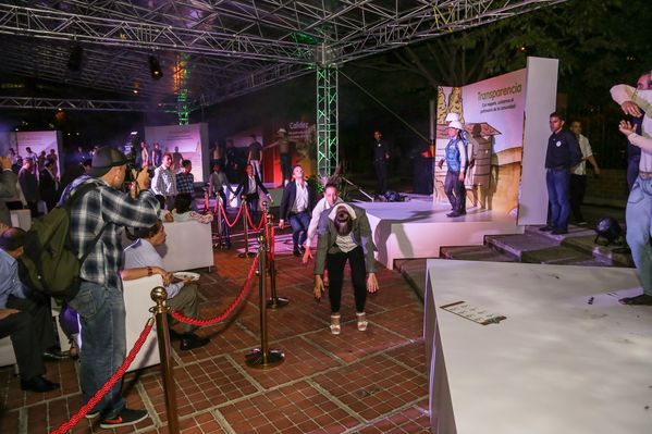 Evento central EPM 60 años 
Evento central EPM 60 años        
Fecha: Agosto 12 de 2015. Lugar: Medellín – Teatro Metropolitano
Para descargar esta fotografía en alta resolución, haga clic sobre la imagen hasta que la misma se despliegue en la pantalla completa; luego dé clic derecho y elija la opción "guardar imagen como". 
En caso de publicación por cualquier medio, solicitamos acompañarla del crédito: "Foto EPM"
Palabras clave: Evento central EPM 60 años