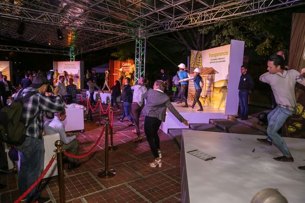 Evento central EPM 60 años 
Evento central EPM 60 años        
Fecha: Agosto 12 de 2015. Lugar: Medellín – Teatro Metropolitano
Para descargar esta fotografía en alta resolución, haga clic sobre la imagen hasta que la misma se despliegue en la pantalla completa; luego dé clic derecho y elija la opción "guardar imagen como". 
En caso de publicación por cualquier medio, solicitamos acompañarla del crédito: "Foto EPM"
Palabras clave: Evento central EPM 60 años