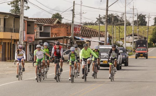 Vuelta a Colombia – Etapas de ida y vuelta Ituango 
Vuelta a Colombia – Etapas de ida y vuelta Ituango        
Fecha: Agosto 13 y 14 de 2015. 
Para descargar esta fotografía en alta resolución, haga clic sobre la imagen hasta que la misma se despliegue en la pantalla completa; luego dé clic derecho y elija la opción "guardar imagen como". 
En caso de publicación por cualquier medio, solicitamos acompañarla del crédito: "Foto EPM"

Palabras clave: Vuelta  Colombia  Etapas  ida  vuelta Ituango