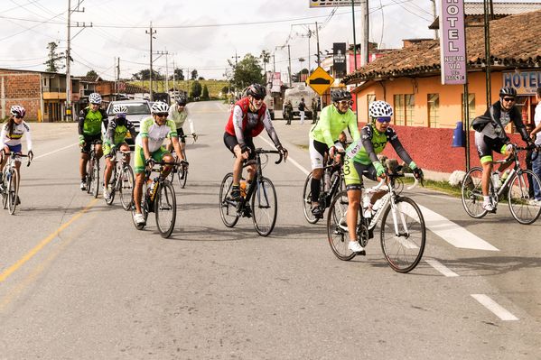 Vuelta a Colombia – Etapas de ida y vuelta Ituango 
Vuelta a Colombia – Etapas de ida y vuelta Ituango        
Fecha: Agosto 13 y 14 de 2015. 
Para descargar esta fotografía en alta resolución, haga clic sobre la imagen hasta que la misma se despliegue en la pantalla completa; luego dé clic derecho y elija la opción "guardar imagen como". 
En caso de publicación por cualquier medio, solicitamos acompañarla del crédito: "Foto EPM"

Palabras clave: Vuelta  Colombia  Etapas  ida  vuelta Ituango