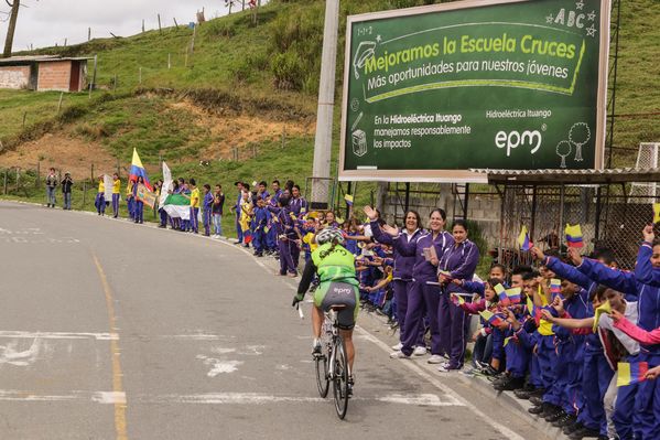 Vuelta a Colombia – Etapas de ida y vuelta Ituango 
Vuelta a Colombia – Etapas de ida y vuelta Ituango        
Fecha: Agosto 13 y 14 de 2015. 
Para descargar esta fotografía en alta resolución, haga clic sobre la imagen hasta que la misma se despliegue en la pantalla completa; luego dé clic derecho y elija la opción "guardar imagen como". 
En caso de publicación por cualquier medio, solicitamos acompañarla del crédito: "Foto EPM"

Palabras clave: Vuelta  Colombia  Etapas  ida  vuelta Ituango