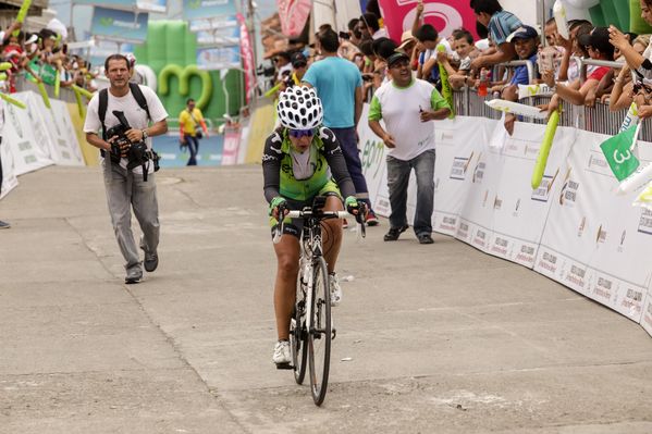 Vuelta a Colombia – Etapas de ida y vuelta Ituango 
Vuelta a Colombia – Etapas de ida y vuelta Ituango        
Fecha: Agosto 13 y 14 de 2015. 
Para descargar esta fotografía en alta resolución, haga clic sobre la imagen hasta que la misma se despliegue en la pantalla completa; luego dé clic derecho y elija la opción "guardar imagen como". 
En caso de publicación por cualquier medio, solicitamos acompañarla del crédito: "Foto EPM"

Palabras clave: Vuelta  Colombia  Etapas  ida  vuelta Ituango
