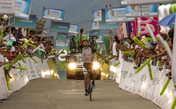 Vuelta a Colombia – Etapas de ida y vuelta Ituango 
Vuelta a Colombia – Etapas de ida y vuelta Ituango        
Fecha: Agosto 13 y 14 de 2015. 
Para descargar esta fotografía en alta resolución, haga clic sobre la imagen hasta que la misma se despliegue en la pantalla completa; luego dé clic derecho y elija la opción "guardar imagen como". 
En caso de publicación por cualquier medio, solicitamos acompañarla del crédito: "Foto EPM"

Palabras clave: Vuelta  Colombia  Etapas  ida  vuelta Ituango