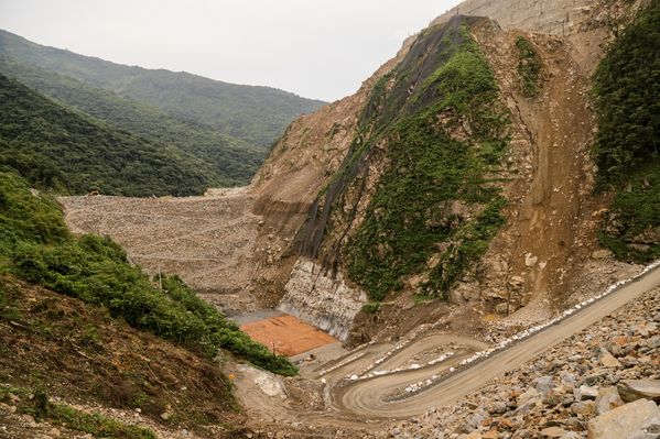 Vuelta a Colombia – Etapas de ida y vuelta Ituango
Vuelta a Colombia – Etapas de ida y vuelta Ituango        
Fecha: Agosto 13 y 14 de 2015. 
Para descargar esta fotografía en alta resolución, haga clic sobre la imagen hasta que la misma se despliegue en la pantalla completa; luego dé clic derecho y elija la opción "guardar imagen como". 
En caso de publicación por cualquier medio, solicitamos acompañarla del crédito: "Foto EPM"

Palabras clave: Vuelta Colombia Etapas ida vuelta Ituango