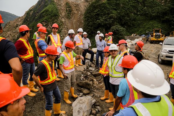 Vuelta a Colombia – Etapas de ida y vuelta Ituango
Vuelta a Colombia – Etapas de ida y vuelta Ituango        
Fecha: Agosto 13 y 14 de 2015. 
Para descargar esta fotografía en alta resolución, haga clic sobre la imagen hasta que la misma se despliegue en la pantalla completa; luego dé clic derecho y elija la opción "guardar imagen como". 
En caso de publicación por cualquier medio, solicitamos acompañarla del crédito: "Foto EPM"

Palabras clave: Vuelta Colombia Etapas ida vuelta Ituango