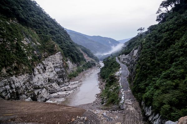 Vuelta a Colombia – Etapas de ida y vuelta Ituango
Vuelta a Colombia – Etapas de ida y vuelta Ituango        
Fecha: Agosto 13 y 14 de 2015. 
Para descargar esta fotografía en alta resolución, haga clic sobre la imagen hasta que la misma se despliegue en la pantalla completa; luego dé clic derecho y elija la opción "guardar imagen como". 
En caso de publicación por cualquier medio, solicitamos acompañarla del crédito: "Foto EPM"

Palabras clave: Vuelta Colombia Etapas ida vuelta Ituango