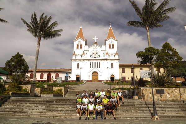 Vuelta a Colombia – Etapas de ida y vuelta Ituango
Vuelta a Colombia – Etapas de ida y vuelta Ituango        
Fecha: Agosto 13 y 14 de 2015. 
Para descargar esta fotografía en alta resolución, haga clic sobre la imagen hasta que la misma se despliegue en la pantalla completa; luego dé clic derecho y elija la opción "guardar imagen como". 
En caso de publicación por cualquier medio, solicitamos acompañarla del crédito: "Foto EPM"

Palabras clave: Vuelta Colombia Etapas ida vuelta Ituango