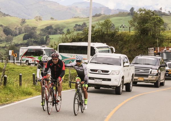 Vuelta a Colombia – Etapas de ida y vuelta Ituango
Vuelta a Colombia – Etapas de ida y vuelta Ituango        
Fecha: Agosto 13 y 14 de 2015. 
Para descargar esta fotografía en alta resolución, haga clic sobre la imagen hasta que la misma se despliegue en la pantalla completa; luego dé clic derecho y elija la opción "guardar imagen como". 
En caso de publicación por cualquier medio, solicitamos acompañarla del crédito: "Foto EPM"

Palabras clave: Vuelta Colombia Etapas ida vuelta Ituango