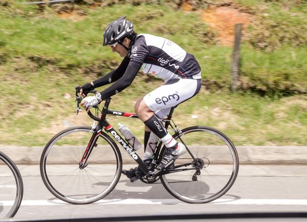 Vuelta Colombia Etapas ida vuelta Ituango
Vuelta a Colombia – Etapas de ida y vuelta Ituango        
Fecha: Agosto 13 y 14 de 2015. 
Para descargar esta fotografía en alta resolución, haga clic sobre la imagen hasta que la misma se despliegue en la pantalla completa; luego dé clic derecho y elija la opción "guardar imagen como". 
En caso de publicación por cualquier medio, solicitamos acompañarla del crédito: "Foto EPM"

Palabras clave: Vuelta Colombia Etapas ida vuelta Ituango