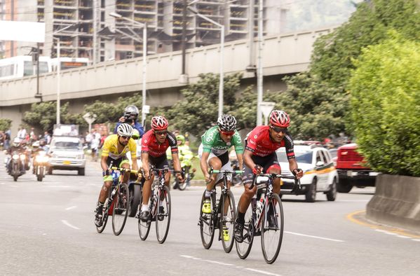 Vuelta a Colombia – Etapas de ida y vuelta Ituango
Vuelta a Colombia – Etapas de ida y vuelta Ituango        
Fecha: Agosto 13 y 14 de 2015. 
Para descargar esta fotografía en alta resolución, haga clic sobre la imagen hasta que la misma se despliegue en la pantalla completa; luego dé clic derecho y elija la opción "guardar imagen como". 
En caso de publicación por cualquier medio, solicitamos acompañarla del crédito: "Foto EPM"

Palabras clave: Vuelta Colombia Etapas ida vuelta Ituango