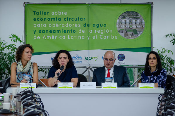 Taller economía circular Agua Saneamiento
Taller de economía circular Agua y Saneamiento
Fecha: Agosto 13 de 2019. 
Para descargar esta fotografía en alta resolución, haga clic sobre la imagen hasta que la misma se despliegue en la pantalla completa; luego dé clic derecho y elija la opción "guardar imagen como". 
En caso de publicación por cualquier medio, solicitamos acompañarla del crédito: "Foto EPM"
Palabras clave: Taller economía circular Agua Saneamiento