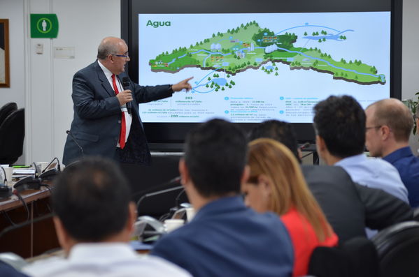 Taller economía circular Agua Saneamiento
Taller de economía circular Agua y Saneamiento
Fecha: Agosto 13 de 2019. 
Para descargar esta fotografía en alta resolución, haga clic sobre la imagen hasta que la misma se despliegue en la pantalla completa; luego dé clic derecho y elija la opción "guardar imagen como". 
En caso de publicación por cualquier medio, solicitamos acompañarla del crédito: "Foto EPM"
Palabras clave: Taller economía circular Agua Saneamiento