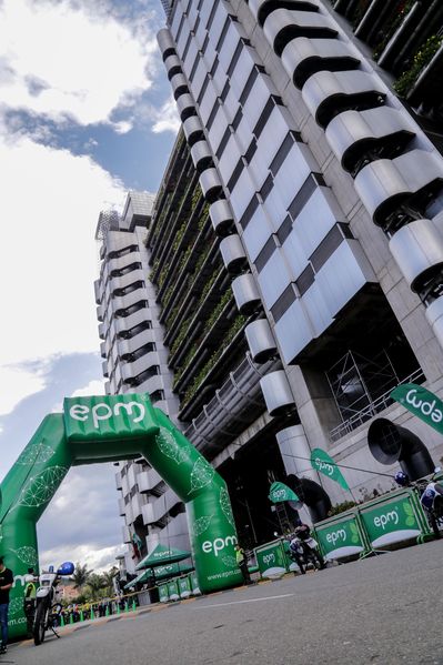 Vuelta a Colombia – Cronoescalada Las Palmas
Vuelta a Colombia – Cronoescalada Las Palmas        
Fecha: Agosto 15 de 2015. 
Para descargar esta fotografía en alta resolución, haga clic sobre la imagen hasta que la misma se despliegue en la pantalla completa; luego dé clic derecho y elija la opción "guardar imagen como". 
En caso de publicación por cualquier medio, solicitamos acompañarla del crédito: "Foto EPM"

Palabras clave: Vuelta Colombia Cronoescalada Palmas