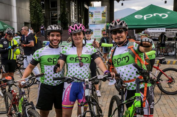Vuelta a Colombia – Cronoescalada Las Palmas
Vuelta a Colombia – Cronoescalada Las Palmas        
Fecha: Agosto 15 de 2015. 
Para descargar esta fotografía en alta resolución, haga clic sobre la imagen hasta que la misma se despliegue en la pantalla completa; luego dé clic derecho y elija la opción "guardar imagen como". 
En caso de publicación por cualquier medio, solicitamos acompañarla del crédito: "Foto EPM"

Palabras clave: Vuelta Colombia Cronoescalada Palmas