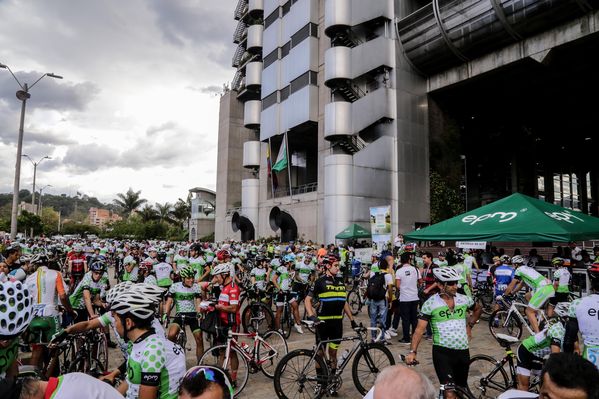 Vuelta a Colombia – Cronoescalada Las Palmas
Vuelta a Colombia – Cronoescalada Las Palmas        
Fecha: Agosto 15 de 2015. 
Para descargar esta fotografía en alta resolución, haga clic sobre la imagen hasta que la misma se despliegue en la pantalla completa; luego dé clic derecho y elija la opción "guardar imagen como". 
En caso de publicación por cualquier medio, solicitamos acompañarla del crédito: "Foto EPM"

Palabras clave: Vuelta Colombia Cronoescalada Palmas